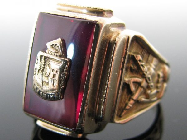 Gents 10K Gold College Class Ring