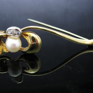 18k Pearl Flower Brooch