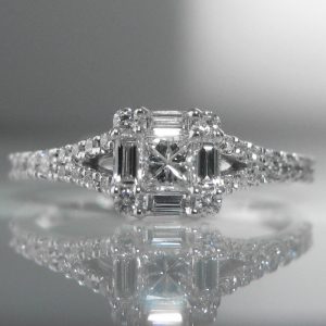 Diamond Ring in 18k White Gold