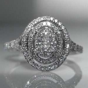 Diamond Ring in 18k White Gold