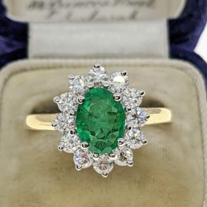 From antique diamond rings to WW2 Medals, & Gramophones to old Beag lies close to the Spanish Arch in one of Galways oldest buildings dating from 1891. Shopping in Galway - An Gailearai Beag - Antiques Shop