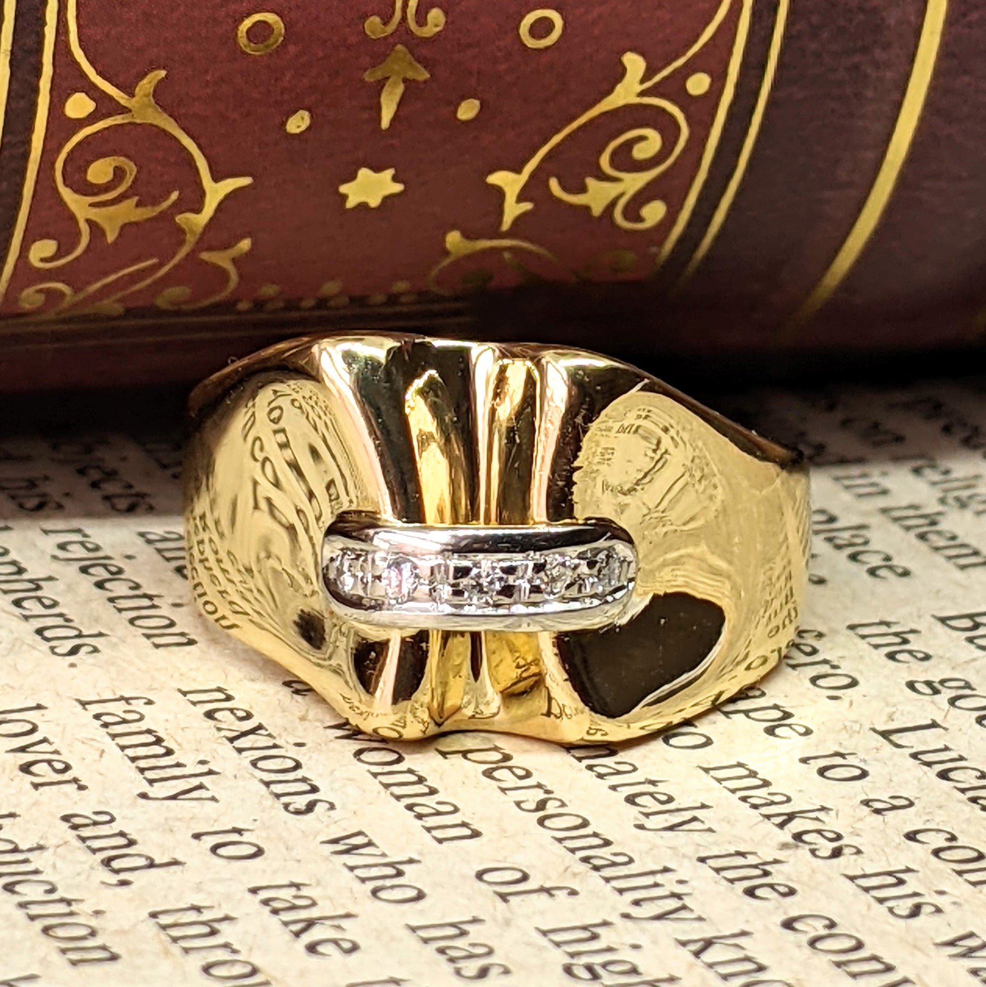 Vintage Ring in 18k Gold set with Diamonds