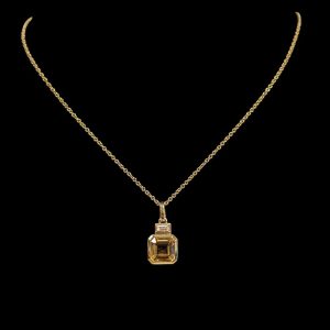 Beautiful Citrine and Diamond Pendant in 18k Gold