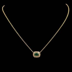An Emerald and Diamond Pendant in 18k Gold