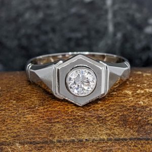 Vintage Retro Solitaire in 18k White Gold
