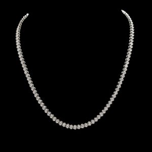 Beautiful Diamond Necklace in 18k Gold - 2.9cts