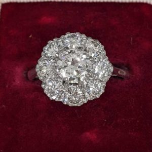 Vintage Diamond Cluster Ring in 18k Gold - 2.67cts
