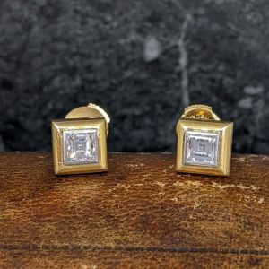 SOLD - Vintage Diamond Stud Earrings in 18k Gold