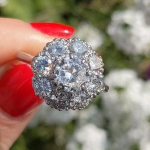 Vintage Diamond Cluster Ring in 18k Gold - 2.67cts