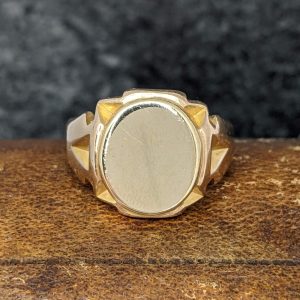 Antique Signet Ring in 15k Gold - 1869!