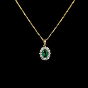 Beautiful Emerald and Diamond Pendant in 18k Gold