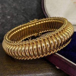 An Outstanding Mid Century French Cuff Bracelet in 18k Gold