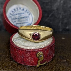 Antique Garnet Solitaire in 18k Gold - Dated 1910