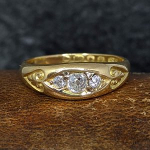 Antique Diamond Ring in 18k Gold - 1894!