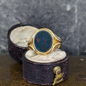 Antique Bloodstone Signet Ring in 18k Gold - 1900