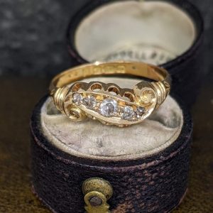Antique Diamond Ring in 18k Gold - 1912