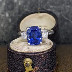 Stunning Ceylon Sapphire and Diamond Ring