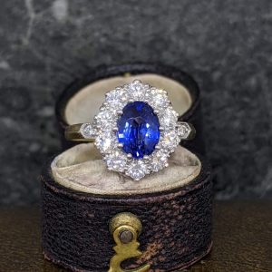 Stunning Sapphire and Diamond Cluster Ring in 18k Gold