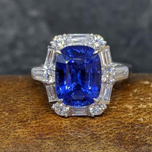 5.00ct Sapphire and Diamond Ring in 18k Gold