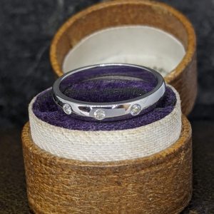 Diamond Set Band in 18k Gold