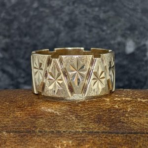 Vintage Engraved Band in 9k Gold - 1972