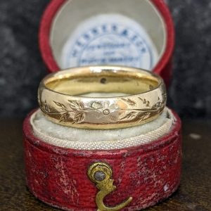 Floral Engraved Band in 9k Gold