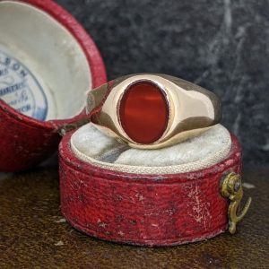 Vintage Carnelian Signet Ring in 9k Gold - Irish 1977