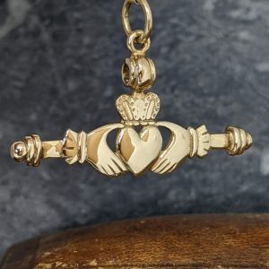 Vintage Claddagh Charm in 9k Gold