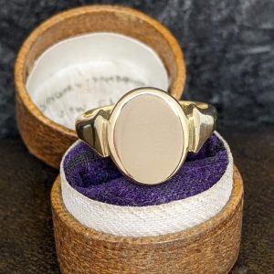 Outstanding Signet Ring in 18k Gold - 1928