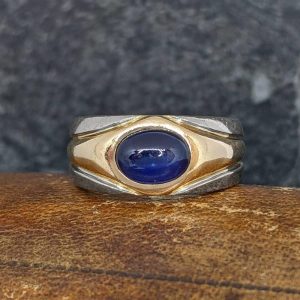 Vintage Cabochon Sapphire Ring in 18k Gold