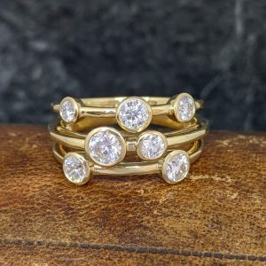 Beautiful Diamond Dress ring in 18k Gold