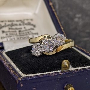 Vintage Three Stone Twist Ring in 18k Gold - 0.85cts