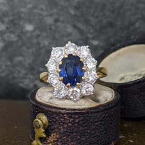 Beautiful Sapphire and Diamond Ring in 18k Gold