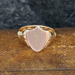 Antique Shield Signet Ring in 18k Gold