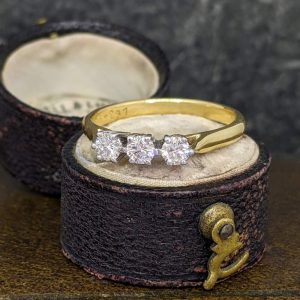 Vintage Three Stone Diamond Ring in 18k - 0.4cts