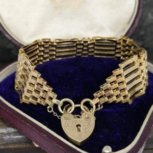 Vintage Wide Gate Link Bracelet in 9k Gold